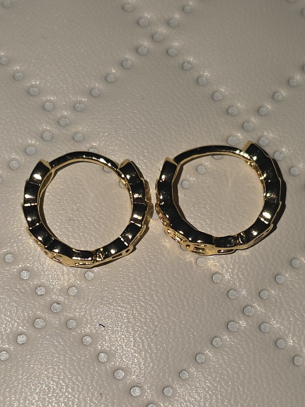 NWOT 18K Gold Plated Stainless Steel Chinese Coin Huggie Hoop Earrings - Picture 3 of 10